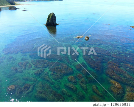 夏の北海道江差町で伏木戸海岸の風景を空撮 129626932