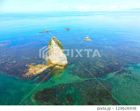 夏の北海道江差町で伏木戸海岸の風景を空撮 129626936