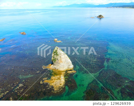 夏の北海道江差町で伏木戸海岸の風景を空撮 夏の北海道江差町で伏木戸海岸の風景を空撮 129626939
