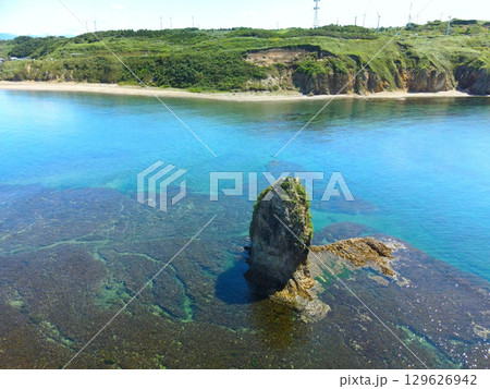 夏の北海道江差町で伏木戸海岸の風景を空撮 夏の北海道江差町で伏木戸海岸の風景を空撮 129626942