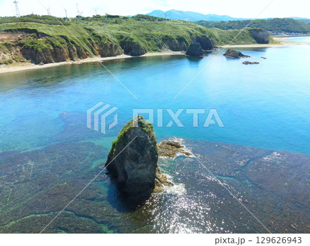 夏の北海道江差町で伏木戸海岸の風景を空撮 夏の北海道江差町で伏木戸海岸の風景を空撮 129626943
