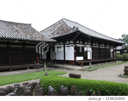 奈良市の元興寺(古瓦が残る極楽堂・禅室) 奈良市の元興寺(古瓦が残る極楽堂・禅室) 129626960