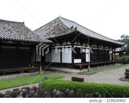 奈良市の元興寺（古瓦が残る極楽堂・禅室） 129626962