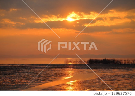 荒尾市　海岸　夕暮れ、 129627576
