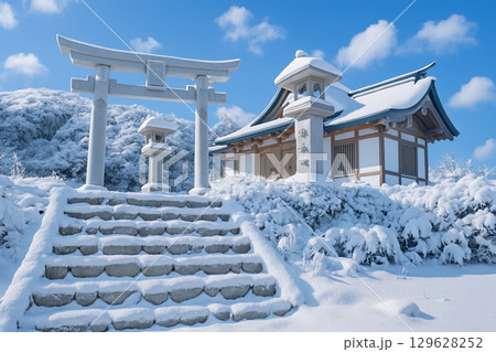 雪景色の宗像大社沖津宮遥拝所 129628252