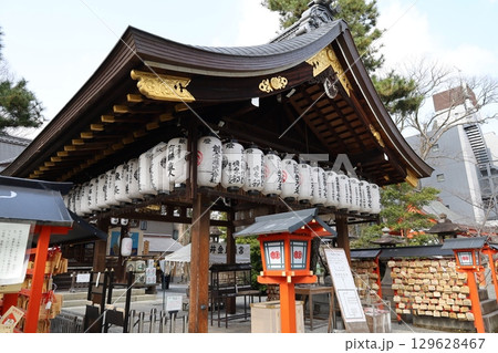 京都市東山区にある安井金毘羅宮の境内風景 京都市東山区にある安井金毘羅宮の境内風景 129628467