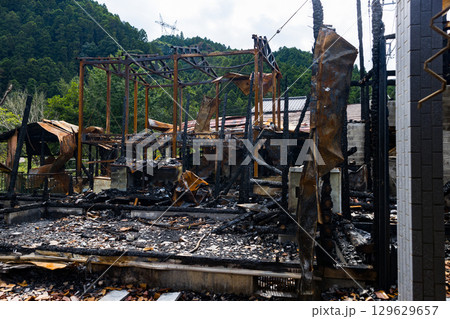 住宅の火災現場 129629657