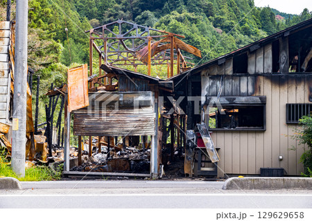 住宅の火災現場 129629658