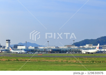 【愛媛県】晴天の松山空港 129630976