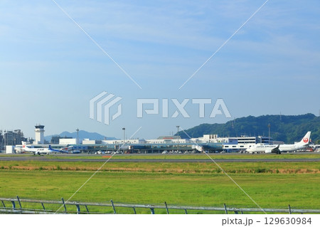 【愛媛県】晴天の松山空港 129630984