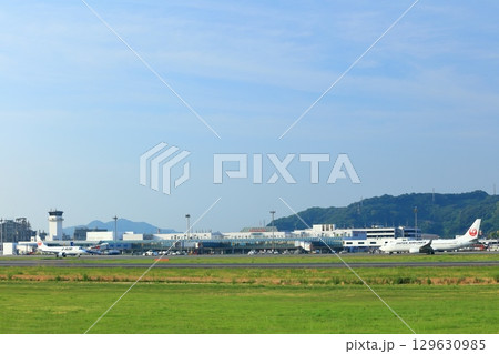 【愛媛県】晴天の松山空港 129630985