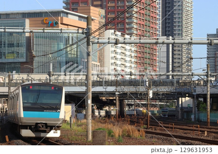 川口駅に到着する京浜東北線E233系電車(埼玉県川口市) 川口駅に到着する京浜東北線E233系電車(埼玉県川口市) 129631953