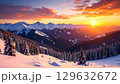 【リアルな風景】壮大な雪山の壁紙【夕焼け】 129632672