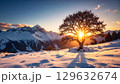 【リアルな風景】壮大な雪山の壁紙【夕焼け】 129632674