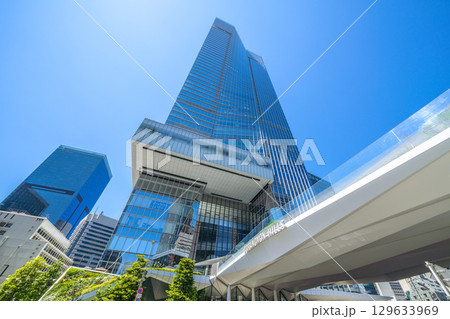 日本の東京都市景観8月。虎ノ門ヒルズステーションタワー（虎ノ門ヒルズ駅）などを望む。新時代へ＝15日 129633969