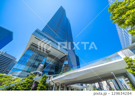 日本の東京都市景観8月。虎ノ門ヒルズステーションタワー（虎ノ門ヒルズ駅）などを望む。新時代へ＝15日 129634284