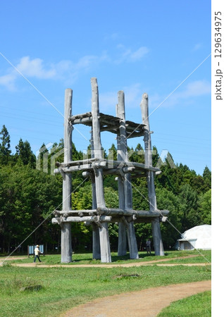 大型掘立柱建物（三内丸山遺跡／青森県青森市大字三内字丸山） 129634975