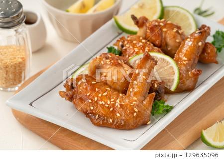 手羽先 手羽 鶏 129635096