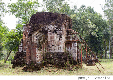 An Ancient Temple Ruin In My Son Sanctuary, Vietnam. 129635128