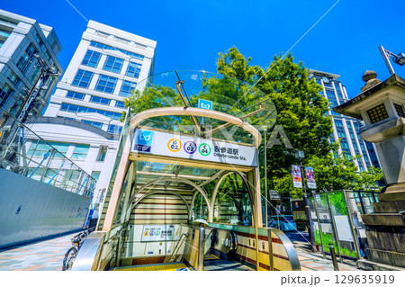 日本の東京都市景観 表参道交差点・表参道駅などを望む 129635919
