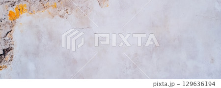 Wall texture with cracks and paint splatters in natural setting at midday 129636194