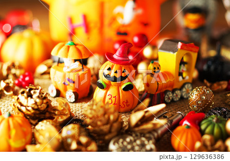 お化け達のにぎやかなハロウィンパーティー・イメージ 129636386