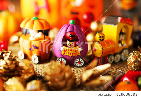 お化け達のにぎやかなハロウィンパーティー・イメージ 129636388