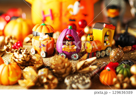 お化け達のにぎやかなハロウィンパーティー・イメージ 129636389