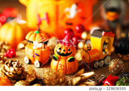 お化け達のにぎやかなハロウィンパーティー・イメージ 129636500