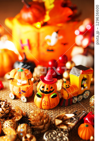 お化け達のにぎやかなハロウィンパーティー・イメージ 129636600