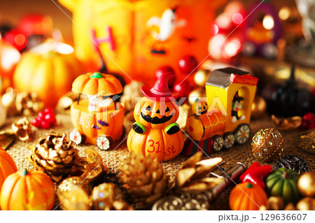 お化け達のにぎやかなハロウィンパーティー・イメージ 129636607