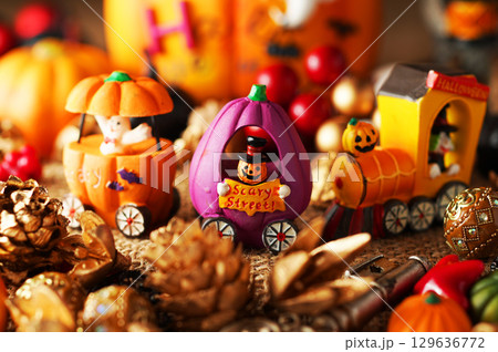 お化け達のにぎやかなハロウィンパーティー・イメージ 129636772