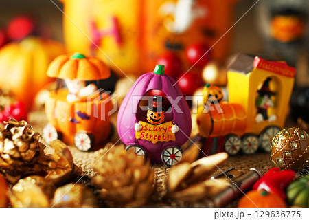 お化け達のにぎやかなハロウィンパーティー・イメージ 129636775