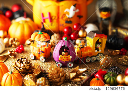 お化け達のにぎやかなハロウィンパーティー・イメージ 129636776