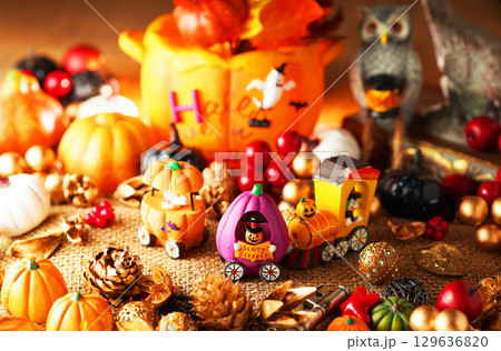 お化け達のにぎやかなハロウィンパーティー・イメージ お化け達のにぎやかなハロウィンパーティー・イメージ 129636820