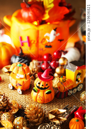 お化け達のにぎやかなハロウィンパーティー・イメージ 129636821