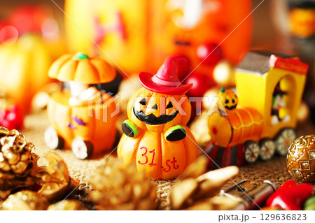 お化け達のにぎやかなハロウィンパーティー・イメージ 129636823