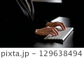 ビジネスシーン、ノートパソコンで作業するビジネスウーマンの手元 129638494