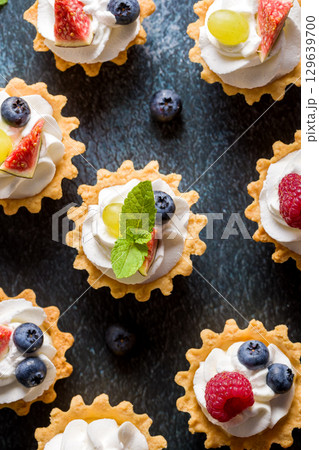 Shortbread fruit basket 129639700