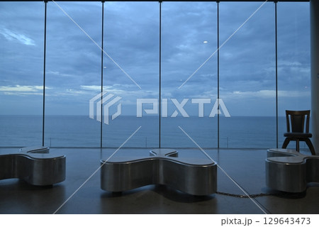 海の見えるカフェ 129643473