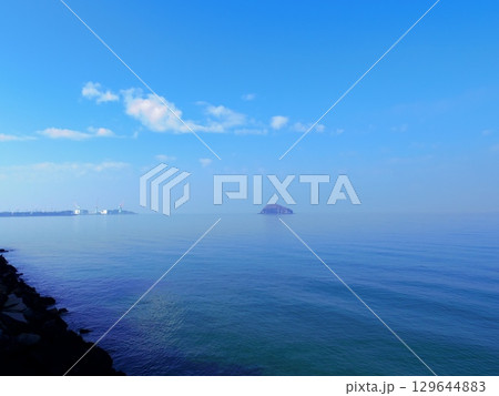 宇多津臨海公園より望む瀬戸内海(香川県宇多津町) 宇多津臨海公園より望む瀬戸内海(香川県宇多津町) 129644883