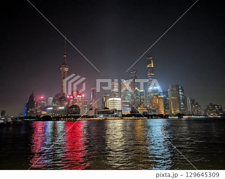 上海 外灘の夜景2025年 上海 外灘の夜景2025年 129645309