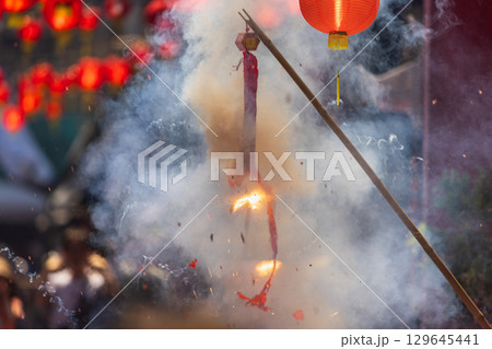 Traditional Chinese firecrackers are exploding with flashes and smoke in Lunar new year. 129645441