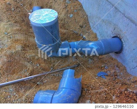 物を落とされて壊れた排水管の取り替え工事　 129646110