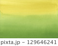 緑の水彩のテクスチャ 129646241