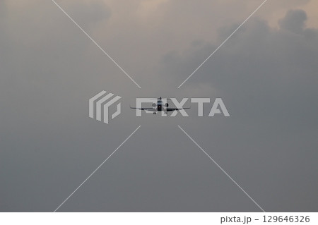 伊丹空港　千里川土手　 129646326