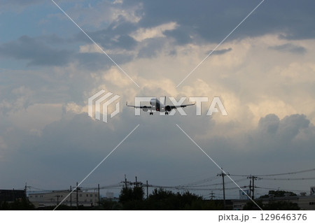 大阪国際空港 千里川土手 着陸 大阪国際空港 千里川土手 着陸 129646376