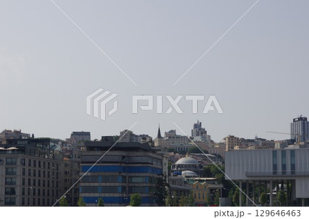 トルコ イスタンブール 新市街の街並み 129646463