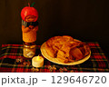 アップルパイと人形 129646720