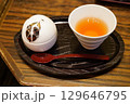 日本茶とお菓子 129646795